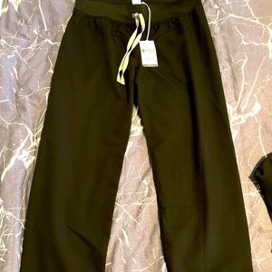 Brand new FIGS scrub bottoms